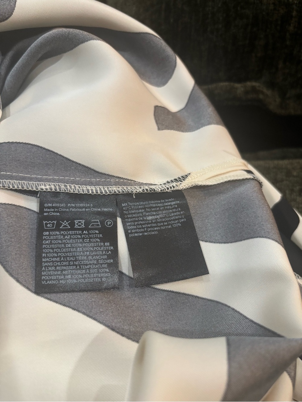 H&M Limited Edition Black&Cream Abstract Button-Down Twill Shirt. Various sizes - Picture 8 of 9